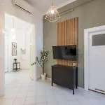 Central King St\' M&G Suite By Prestige Gallery
